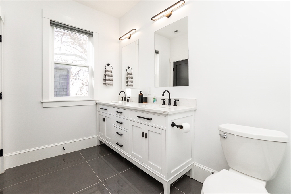 28 Telegraph St, South Boston