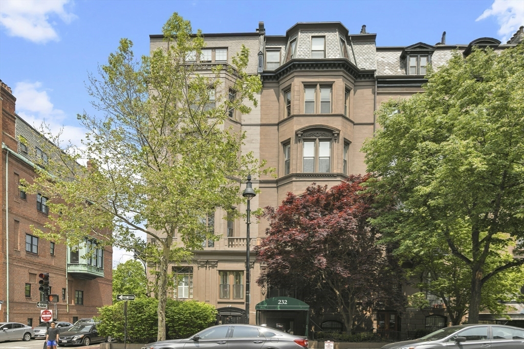 232 Beacon St, Back Bay