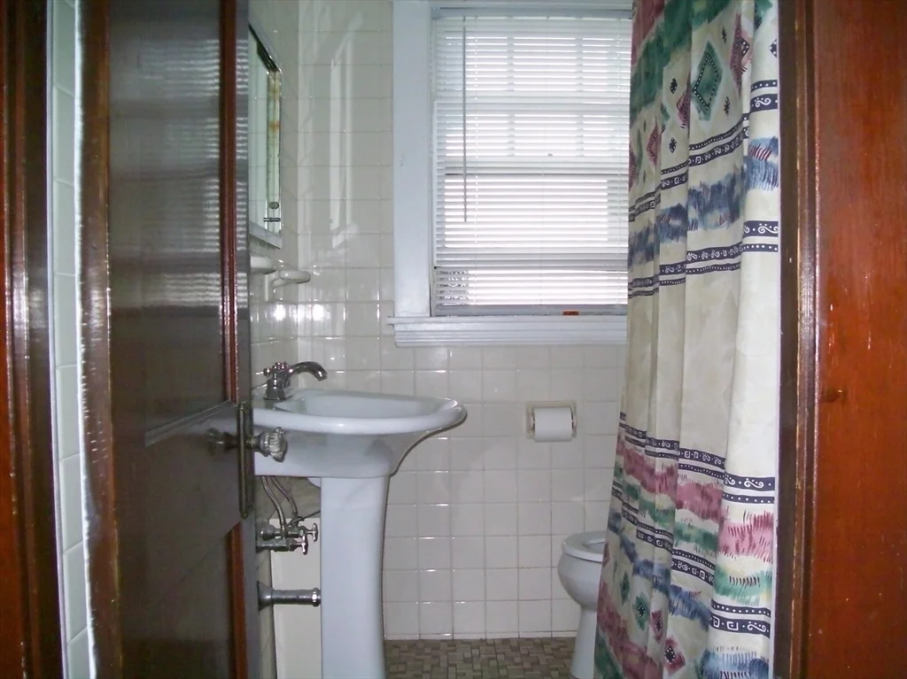 124 Bishop St, Framingham