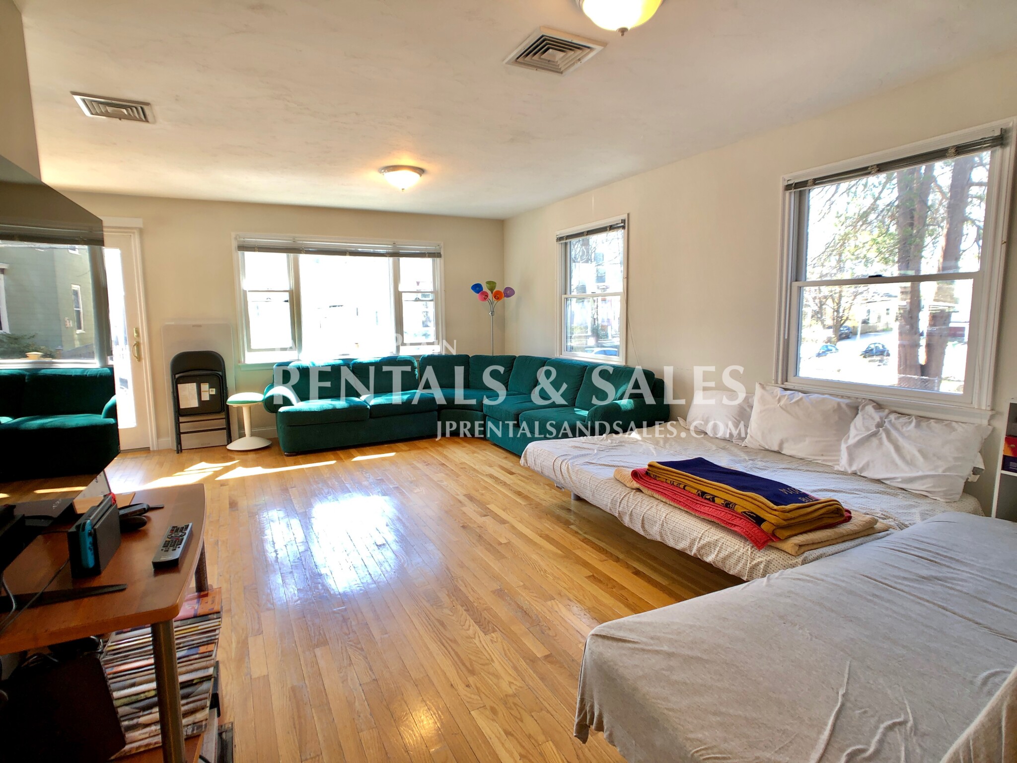 27 Clive St, Jamaica Plain