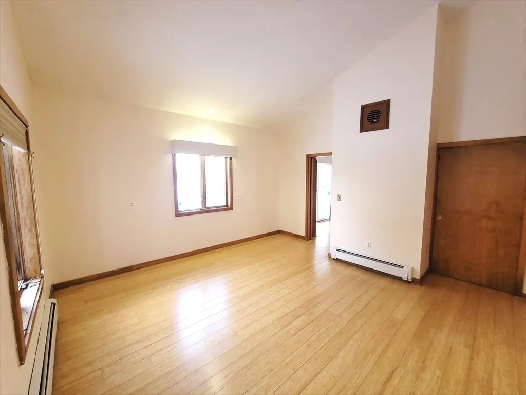 46 Long Hill Rd, Groton