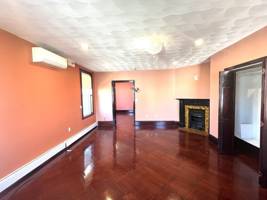 15 Locust St, Everett