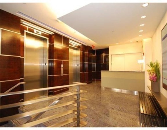 360 Newbury St, Back Bay