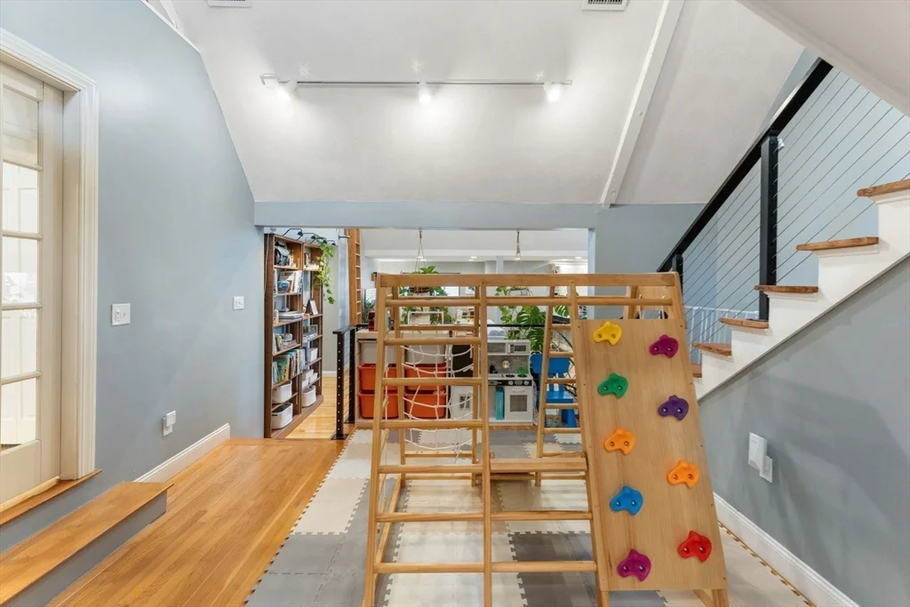 890 Winthrop Ave, Beachmont