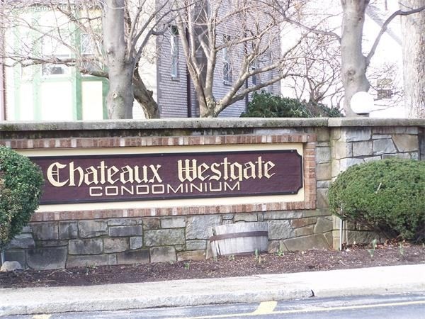 102 Oak Ln, Brockton