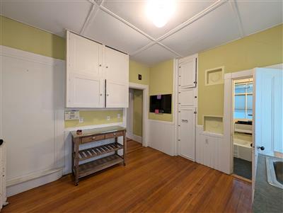 8 Hurlbut St, Neighborhood Nine