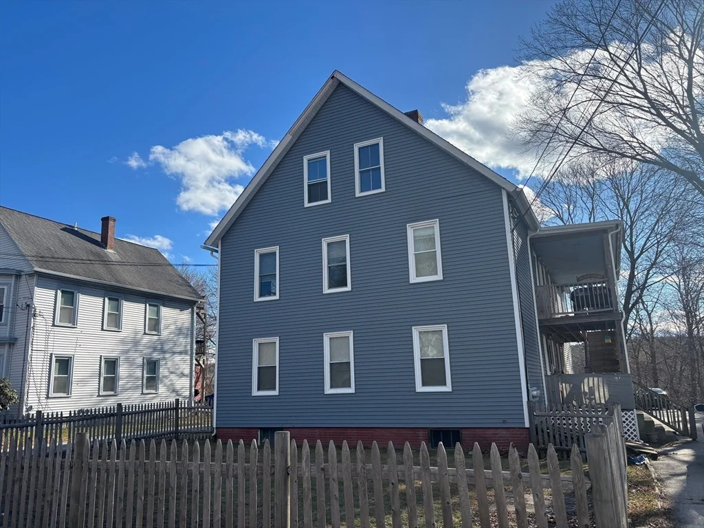 292 Providence Rd, Grafton