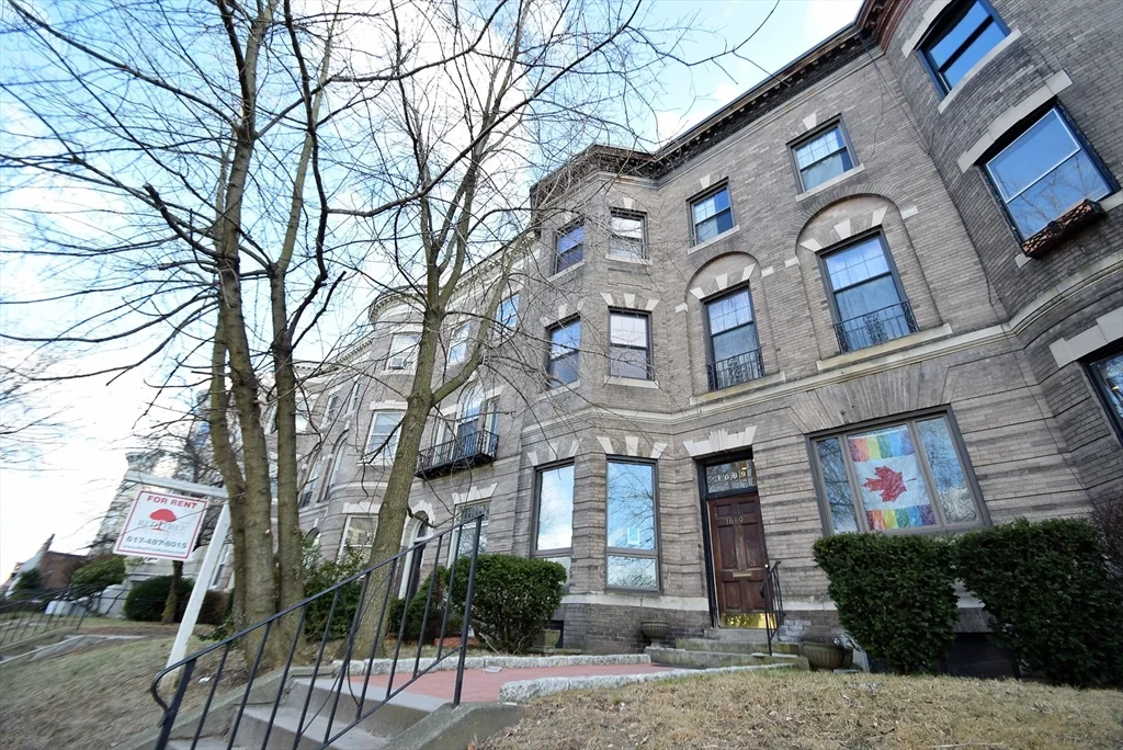 1689 Beacon St, Aspinwall Hill