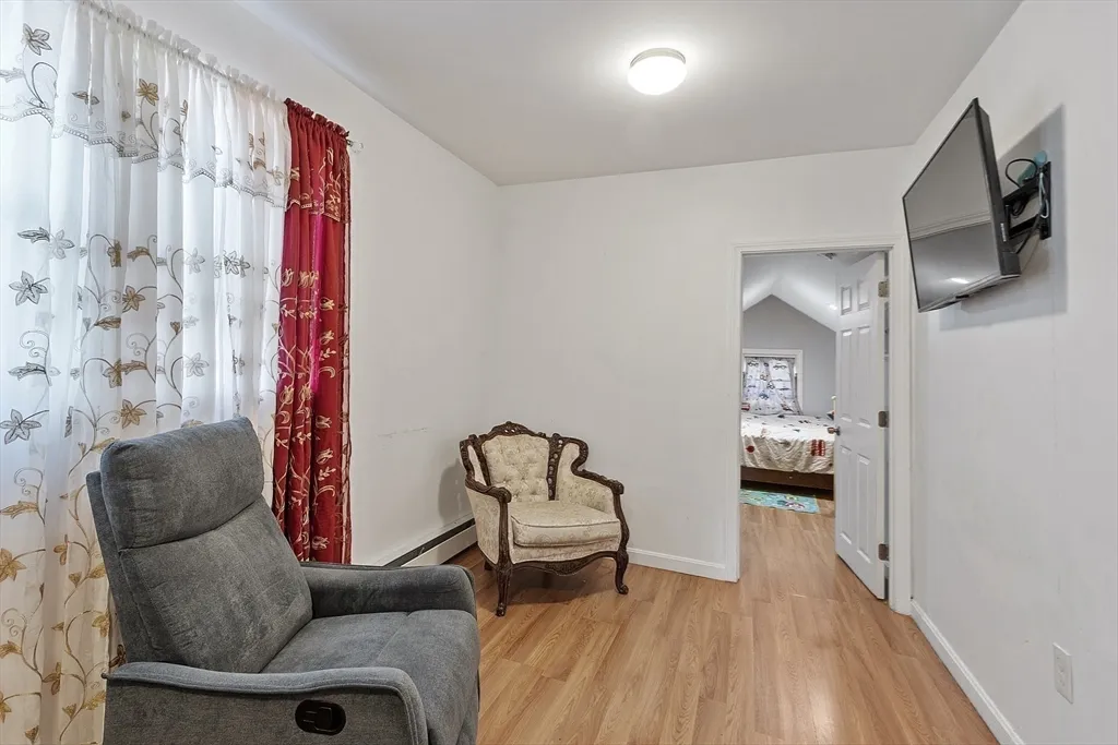 42 Perry Ave, Lawrence