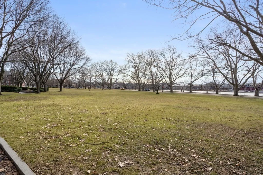 975 Memorial Dr, Harvard Square