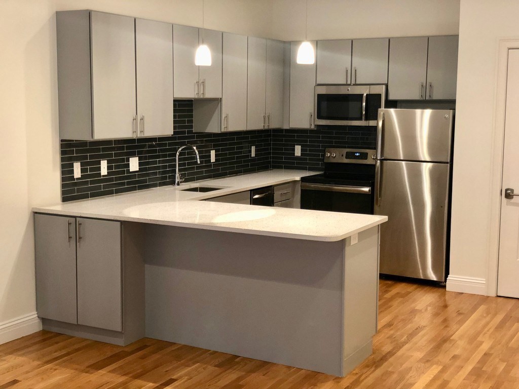 166 Newbury St, Back Bay