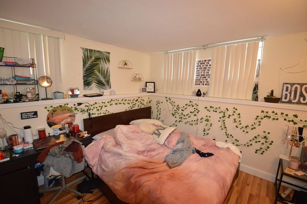 94 Pleasant St, Coolidge Corner
