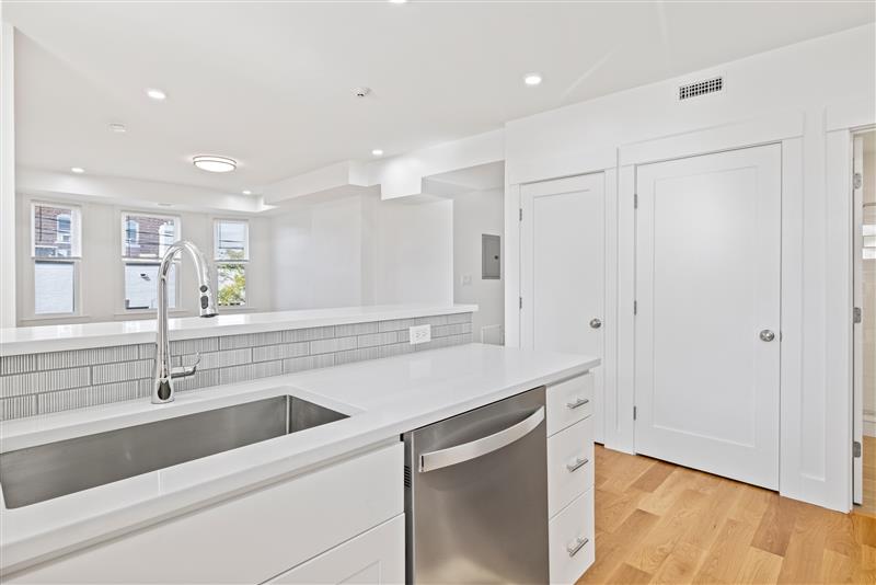 406 Columbia St, Wellington-Harrington