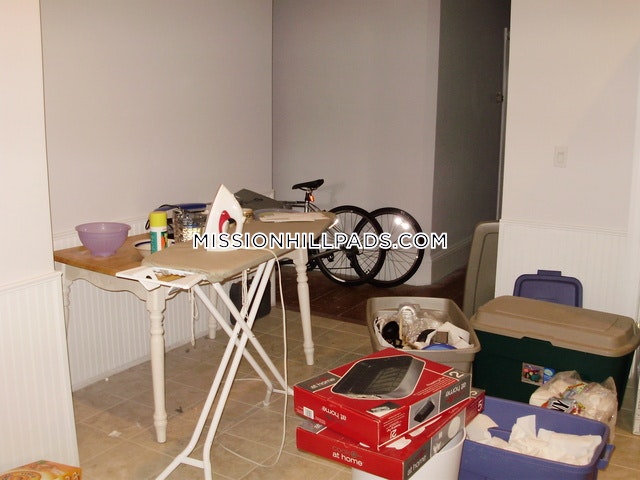 5 bed, 2 bath apartment for rent at 59 Hillside St Unit 3, Mission Hill — photo 8 of 54