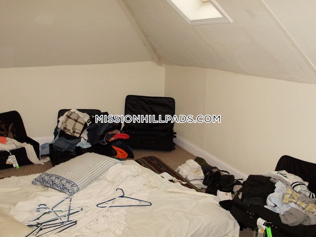 5 bed, 2 bath apartment for rent at 59 Hillside St Unit 3, Mission Hill — photo 10 of 54