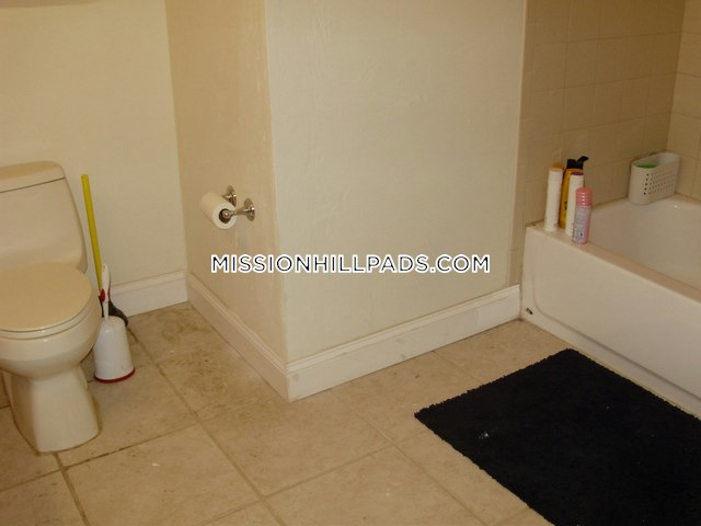 5 bed, 2 bath apartment for rent at 59 Hillside St Unit 3, Mission Hill — photo 11 of 54