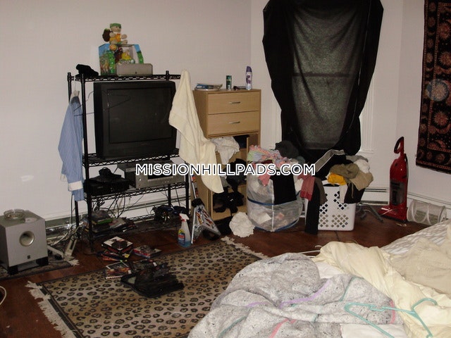 5 bed, 2 bath apartment for rent at 59 Hillside St Unit 3, Mission Hill — photo 13 of 54