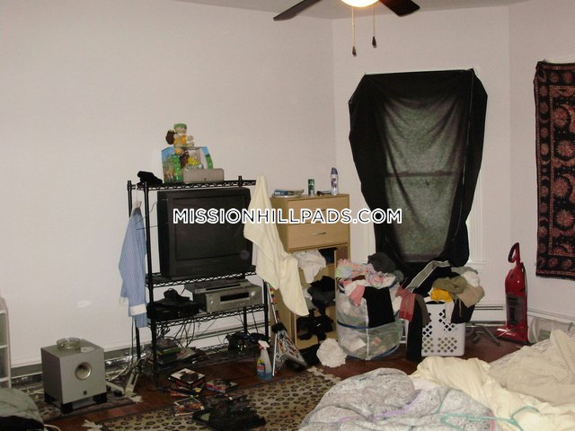 5 bed, 2 bath apartment for rent at 59 Hillside St Unit 3, Mission Hill — photo 14 of 54