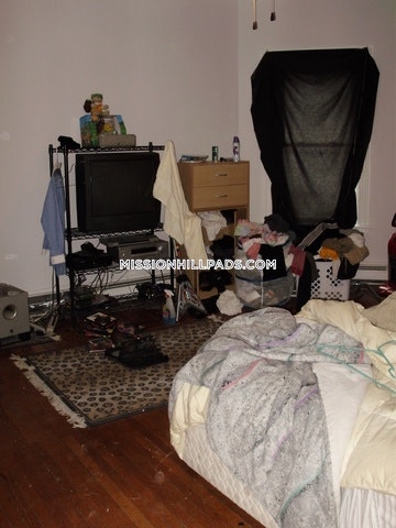 5 bed, 2 bath apartment for rent at 59 Hillside St Unit 3, Mission Hill — photo 15 of 54
