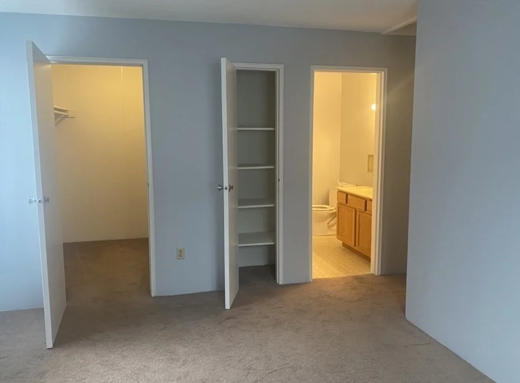 59 Village Brook Ln, Natick