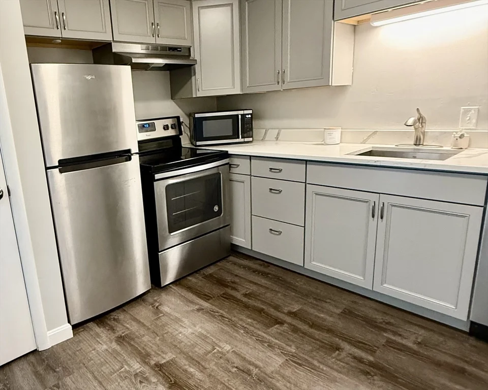 Studio bed, 1 bath apartment for rent at 64f Beacon Unit 64f, Burlington — photo 9 of 22