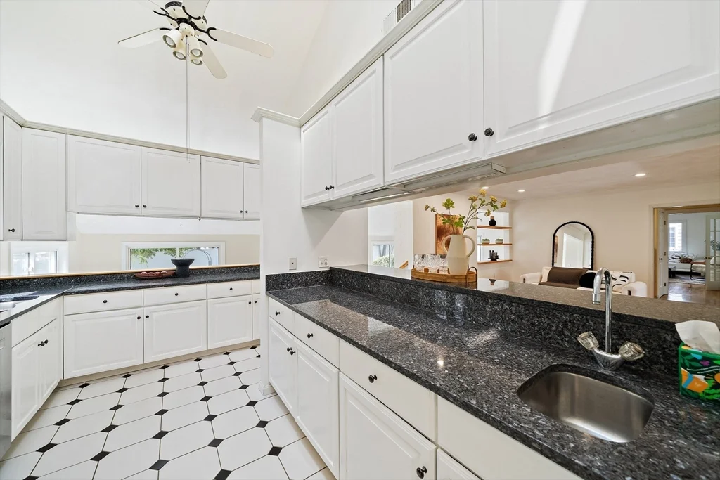 28 Mansfield Rd, Wellesley