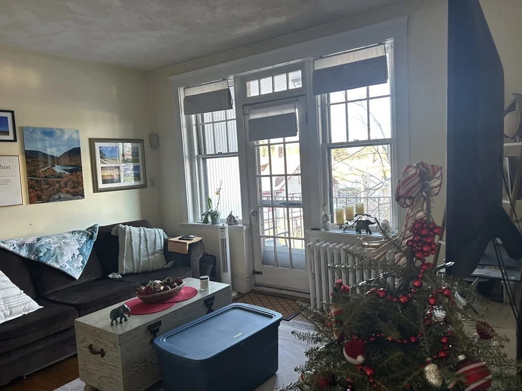 2039 Commonwealth Ave, Brighton