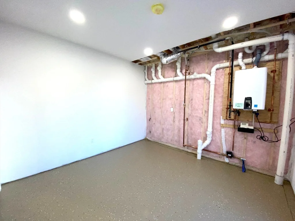 152 W Main St, Millbury