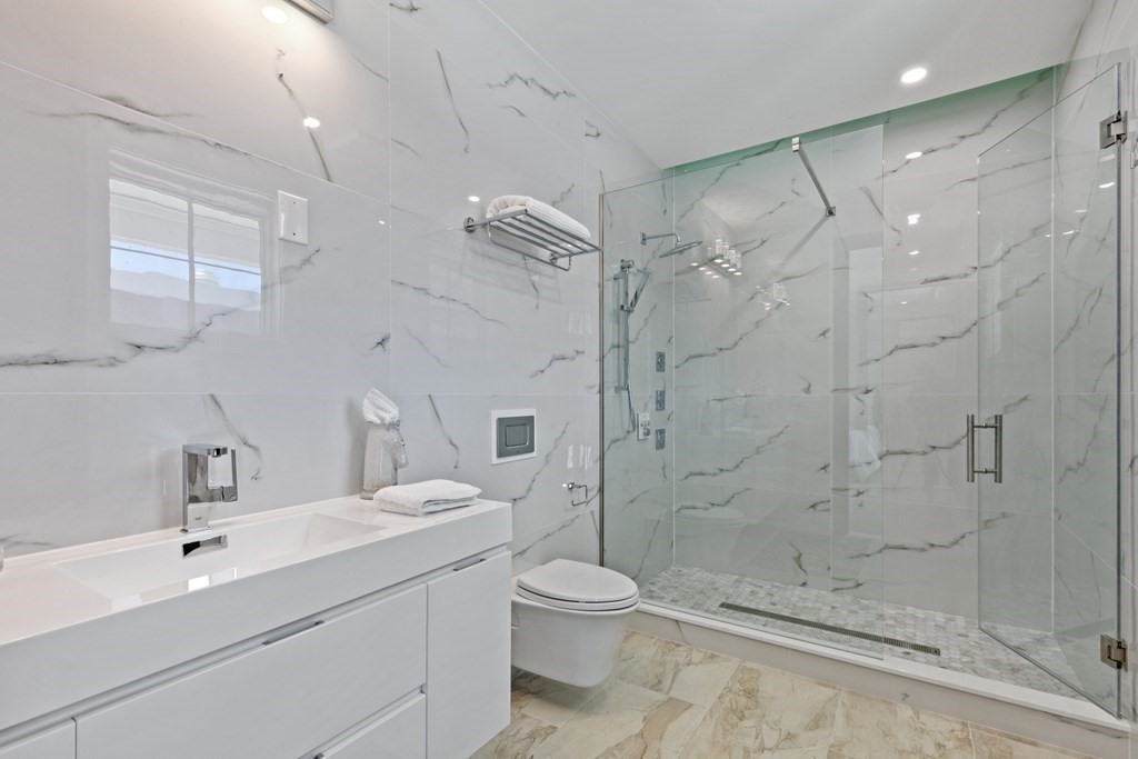 88 Dover St, Davis Square