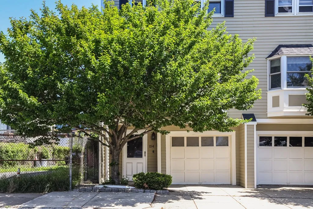 154 W 3rd St, South Boston