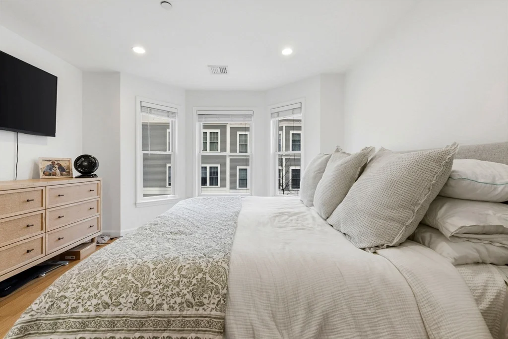 366 W 2nd St, South Boston