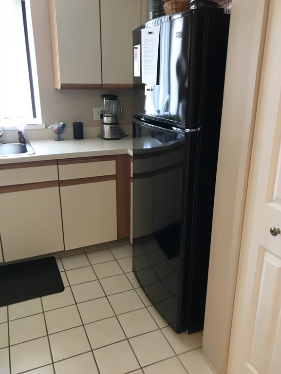 200 Ledgewood Dr, Stoneham