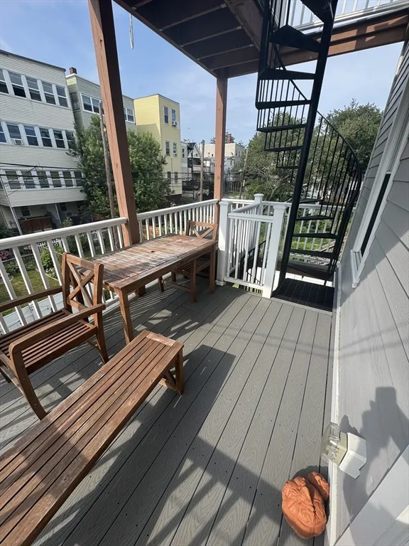 238 Saratoga St, East Boston