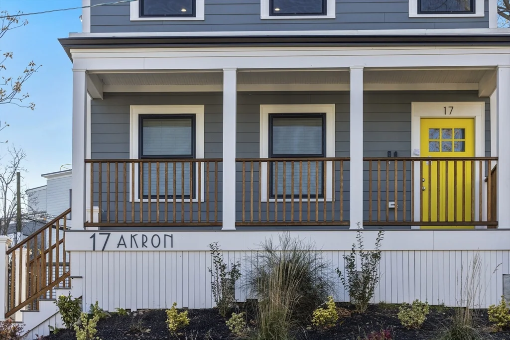 17 Akron St, Roxbury