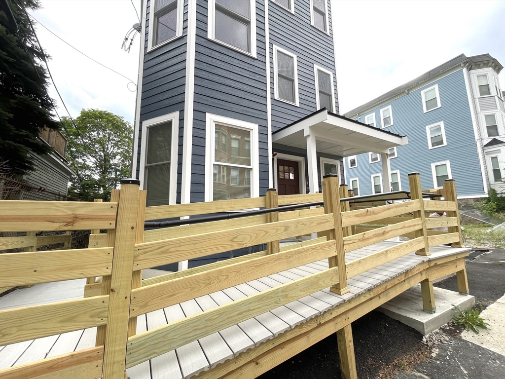 16 Delle Ave, Mission Hill