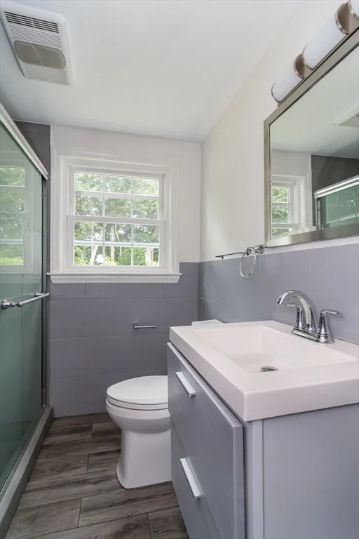 22 Wethersfield Rd, Natick