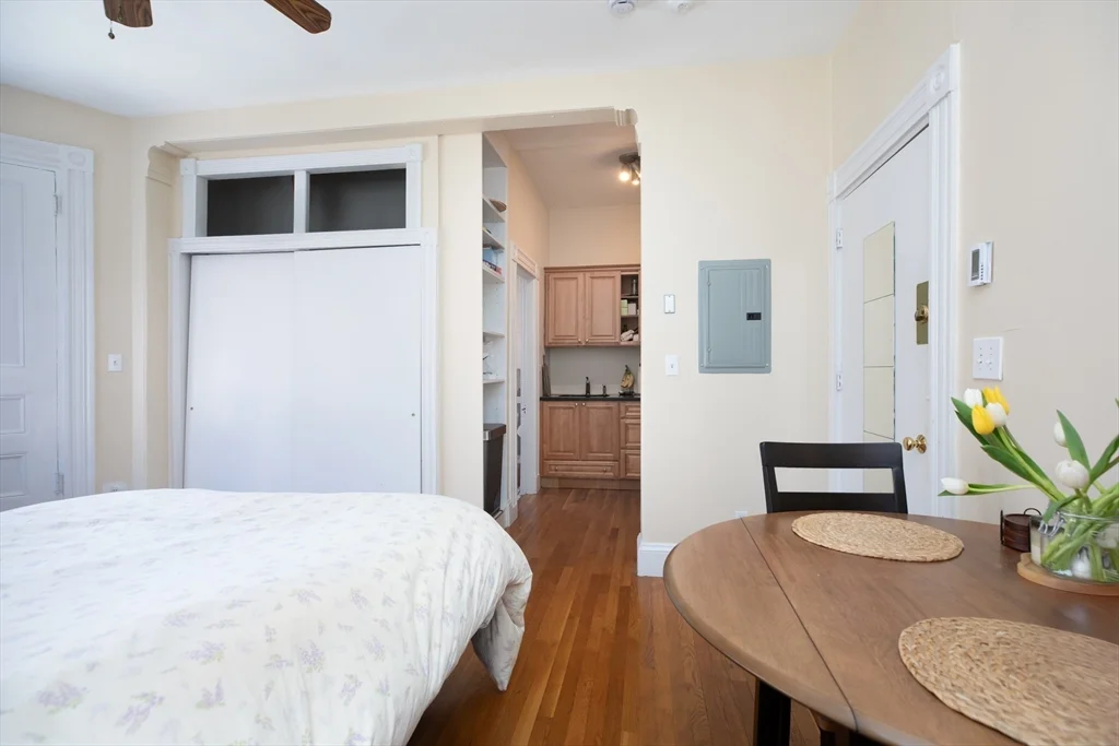 16 Cumberland St, Back Bay