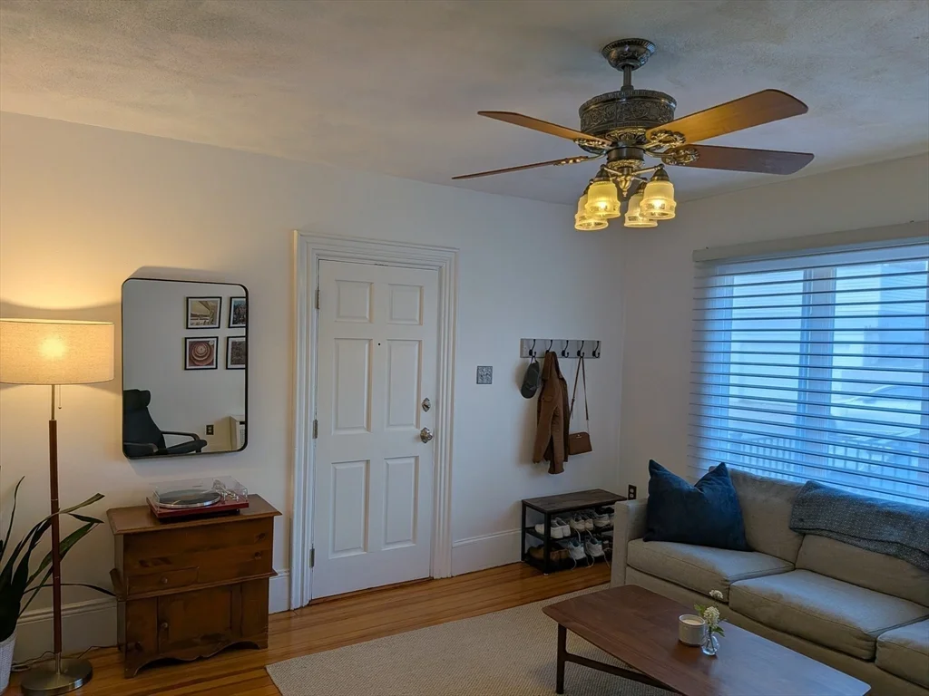 82 Gladstone St, East Boston