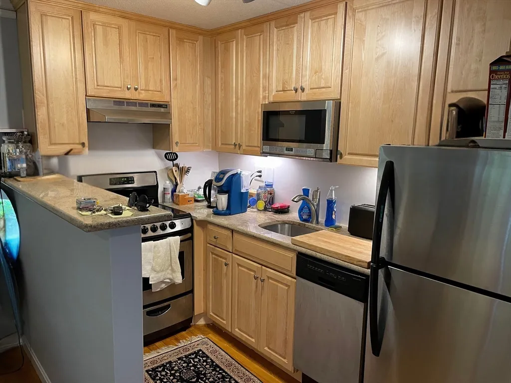 1691 Cambridge St, Mid-Cambridge