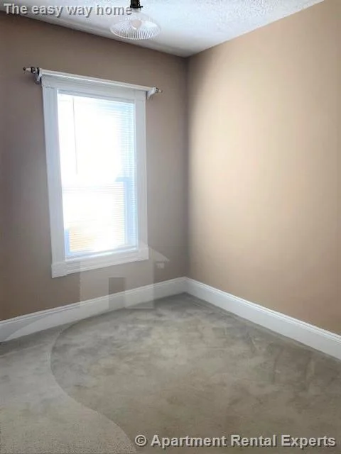 53 Winchester St, Tufts