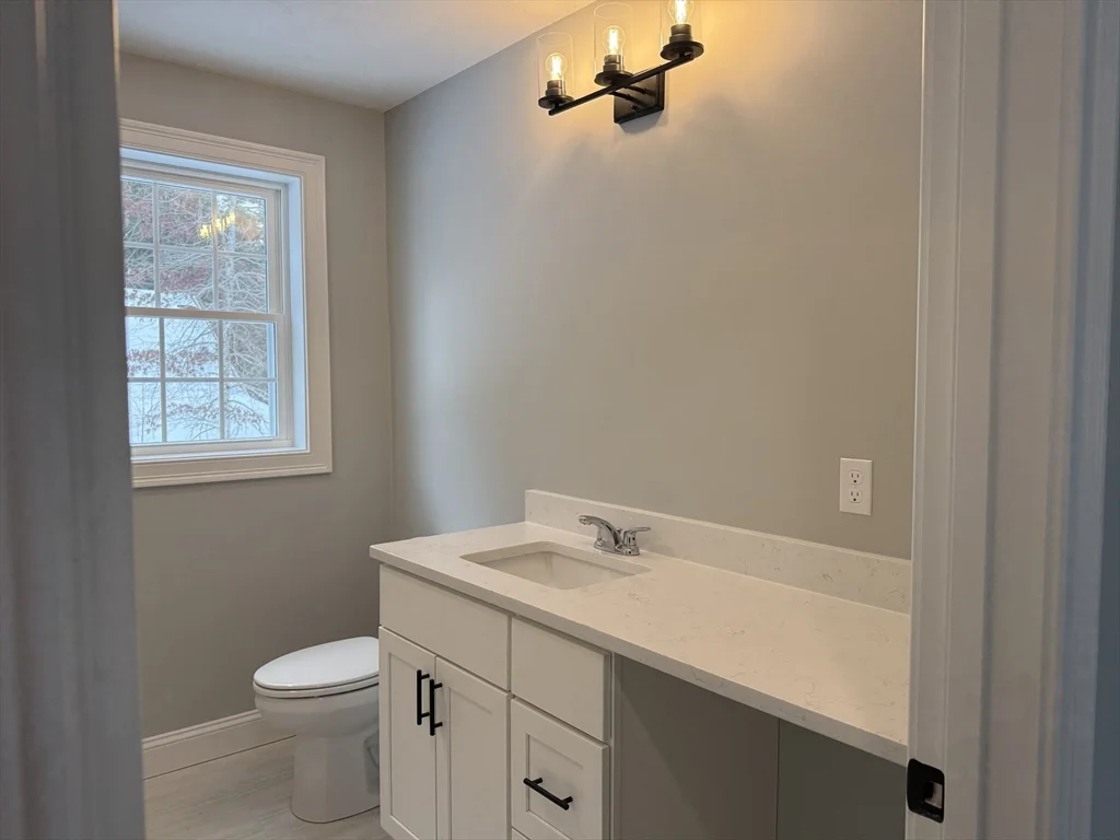 15 Kashmir's Way, Middleboro