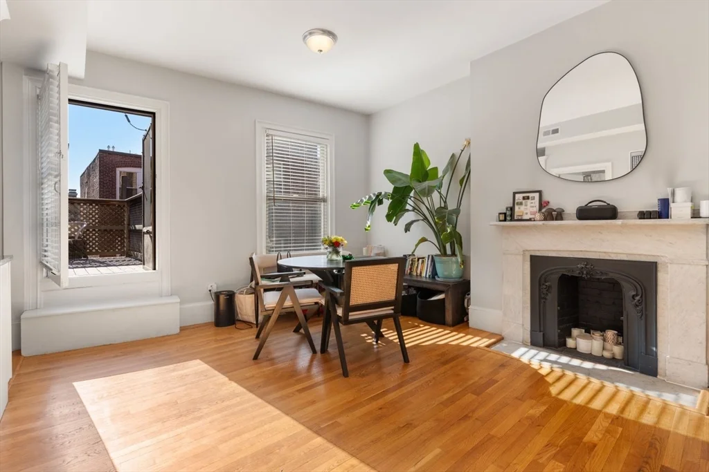 62 West Cedar St, Beacon Hill