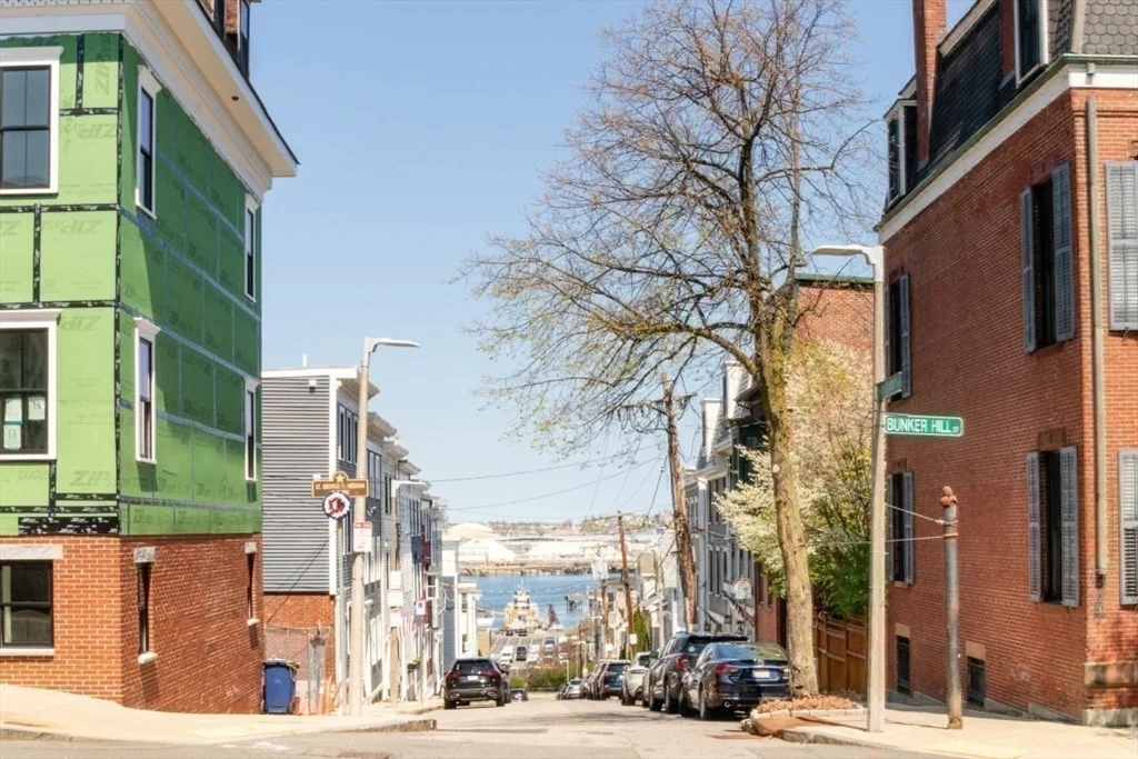 298A Bunker Hill St, Charlestown