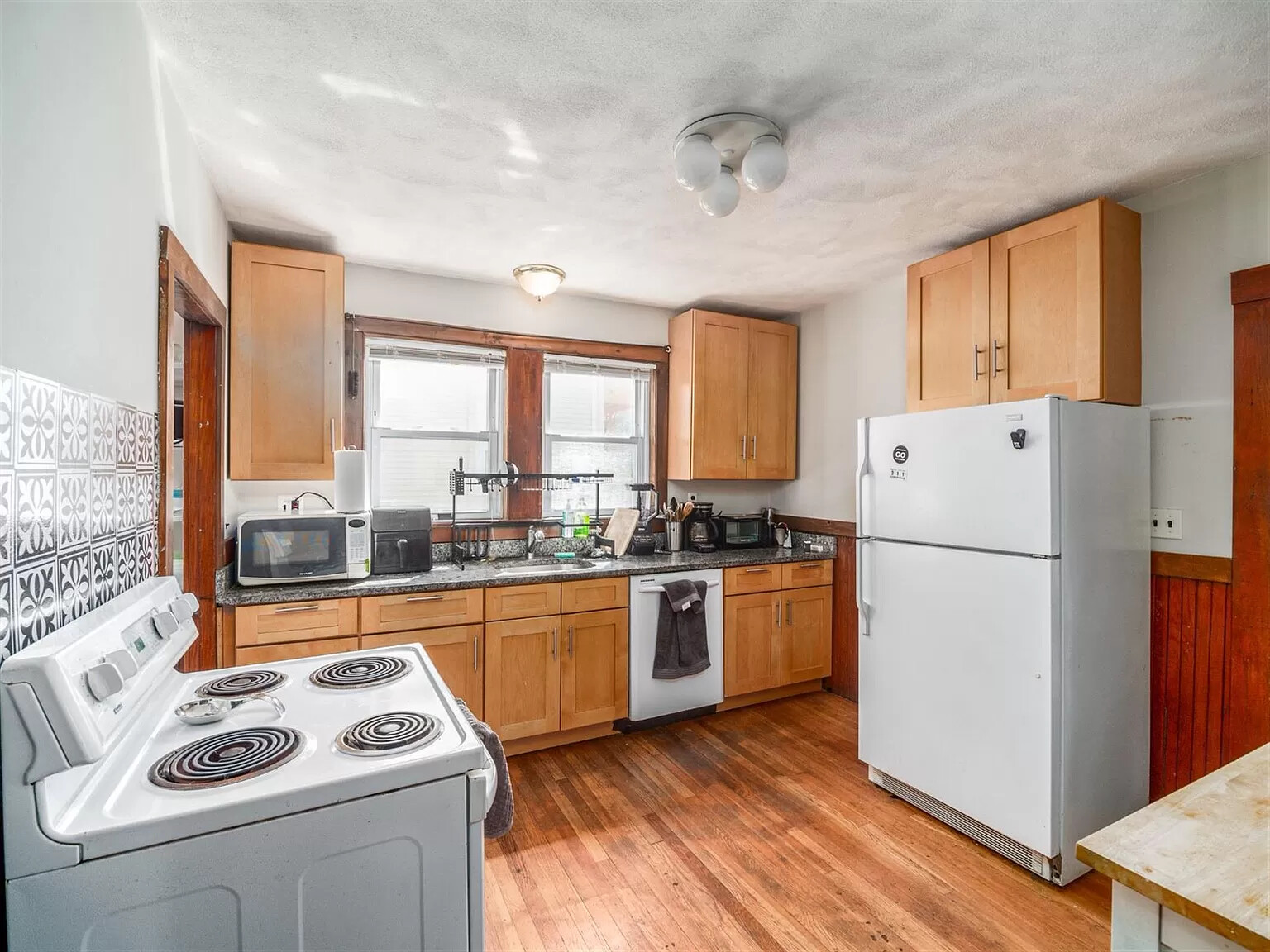 54 Upland Rd, West Somerville