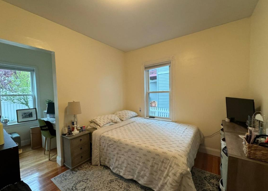 31 Belknap St, West Somerville