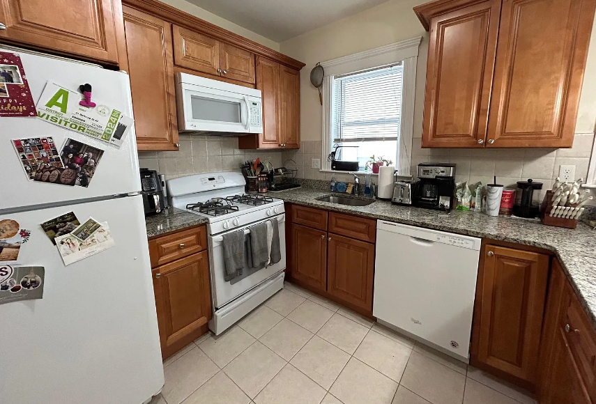 31 Belknap St, West Somerville