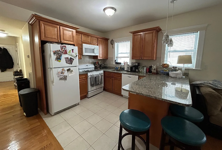 31 Belknap St, West Somerville