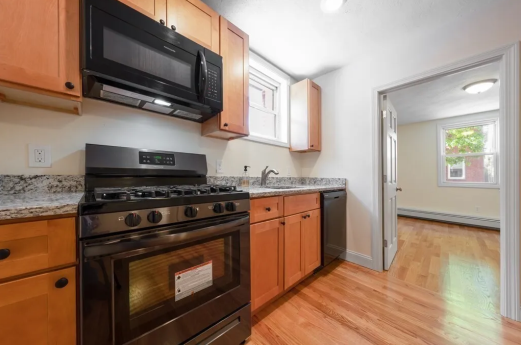 82 Sacramento St, Ward Two