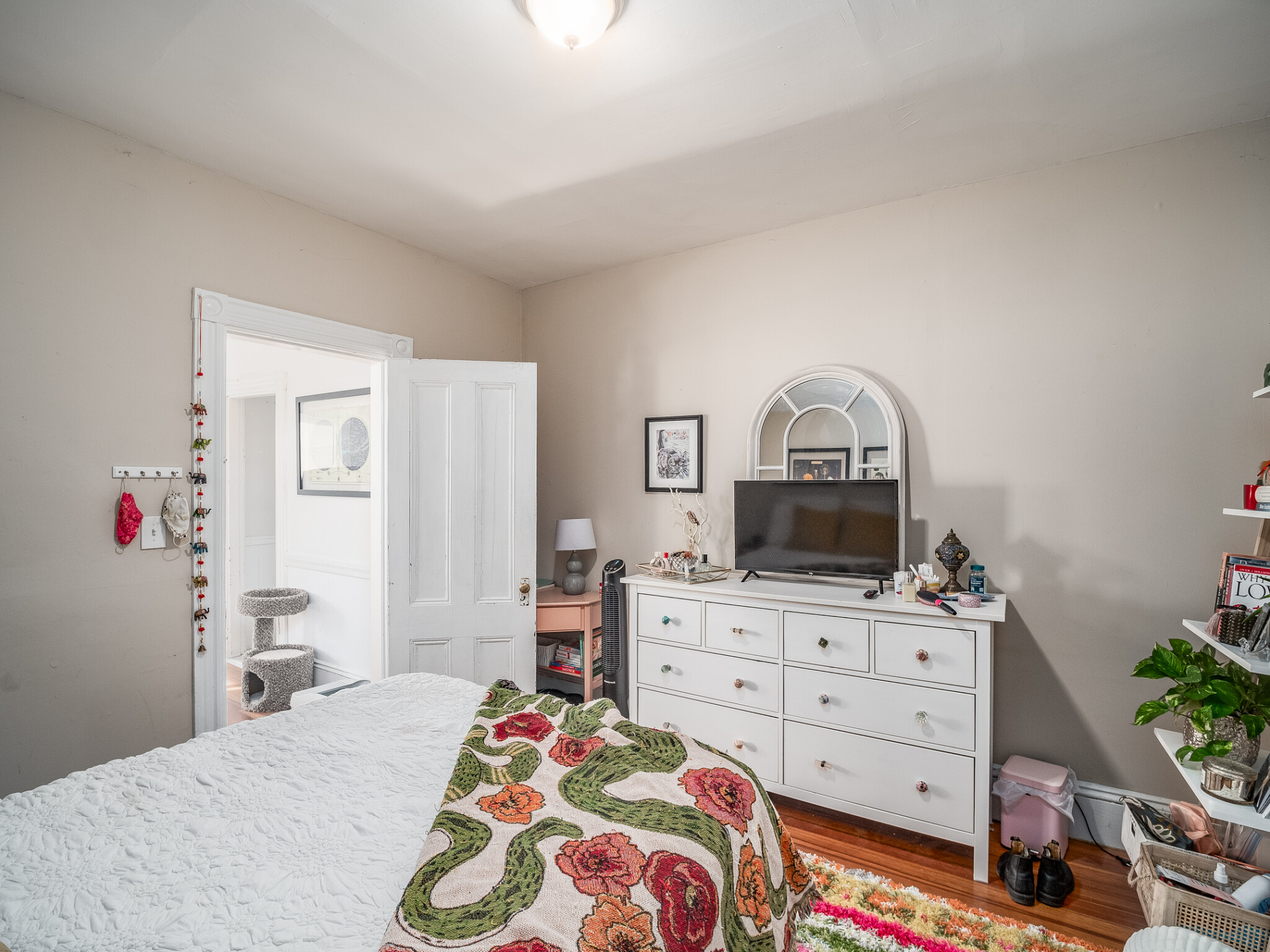 318 Beacon St, Ward Two