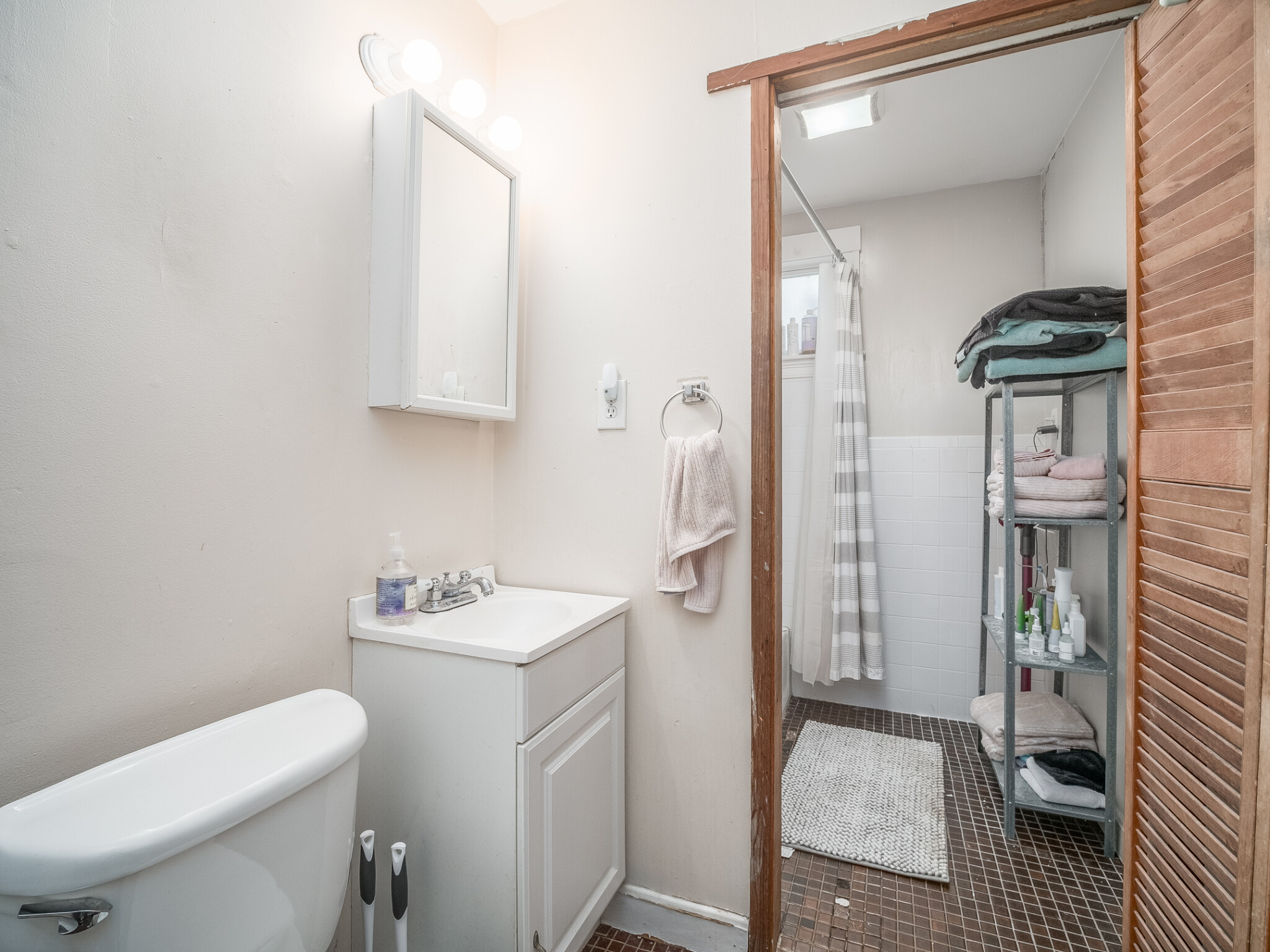 318 Beacon St, Ward Two